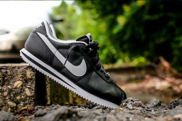 black leather nike shoes mens