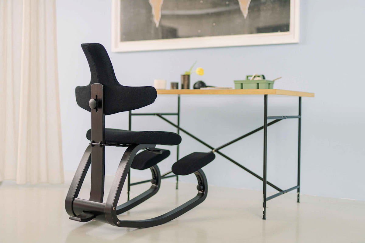 Buying an ergonomic office chair kneeling to avoid knees pain