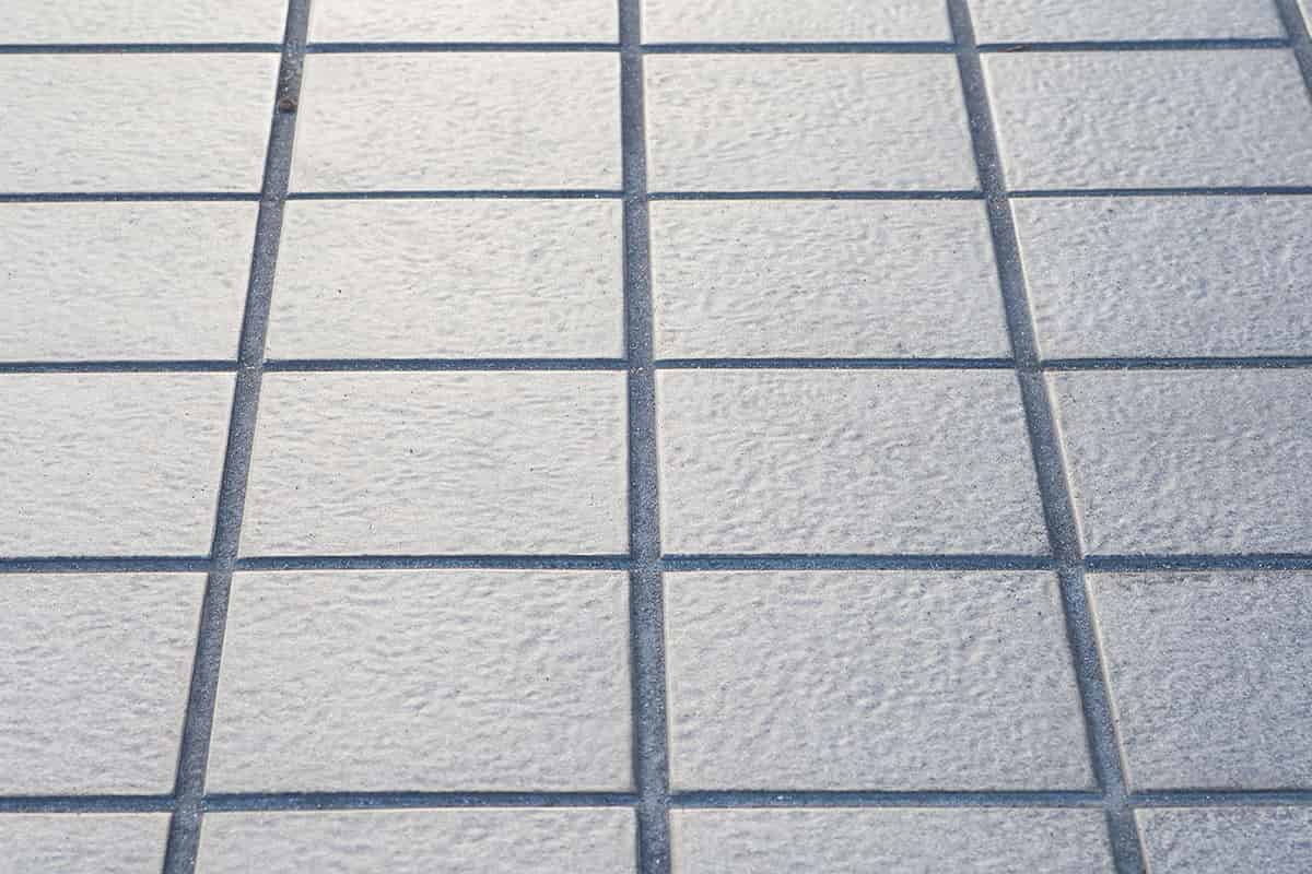 Non-slip ceramic tile | The purchase price, usage, Uses and properties