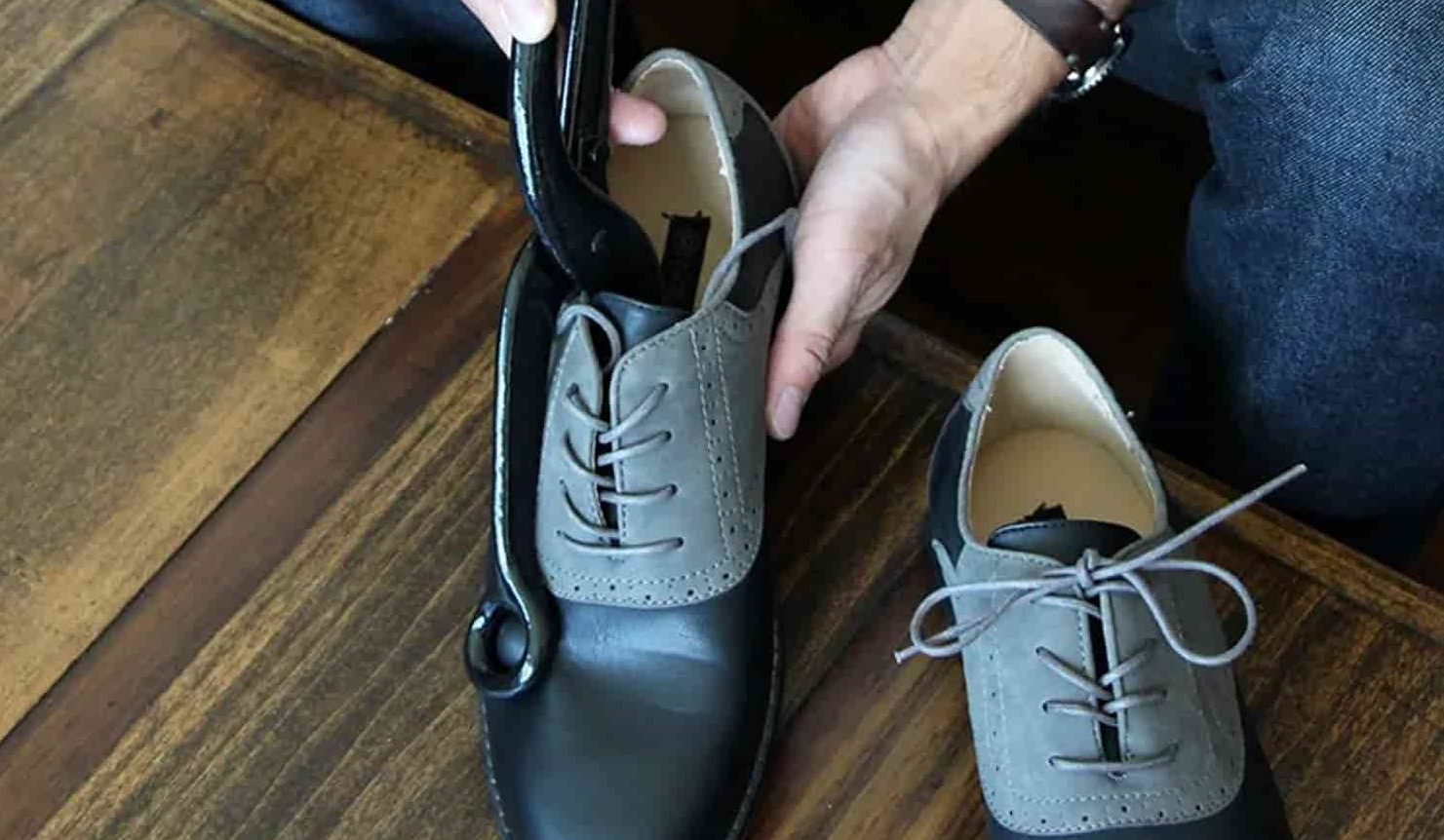 how to expand tight leather shoes