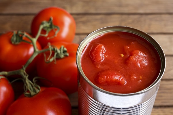 Tomato sauce in tin with a hint of lemon juice
