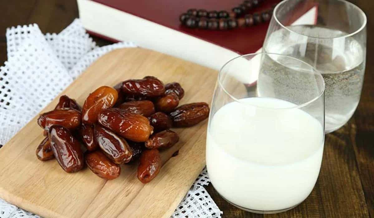 Buy the highest quality types of Wet dates at a cheap price