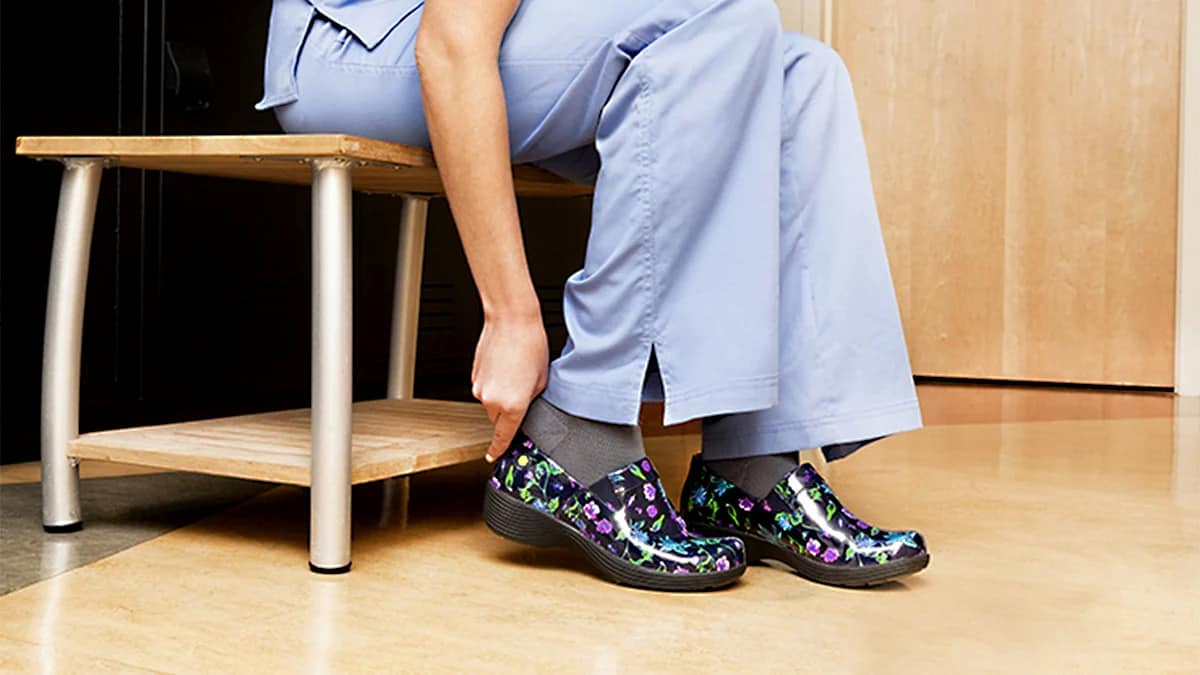 clog shoes nurses wear to stand all day