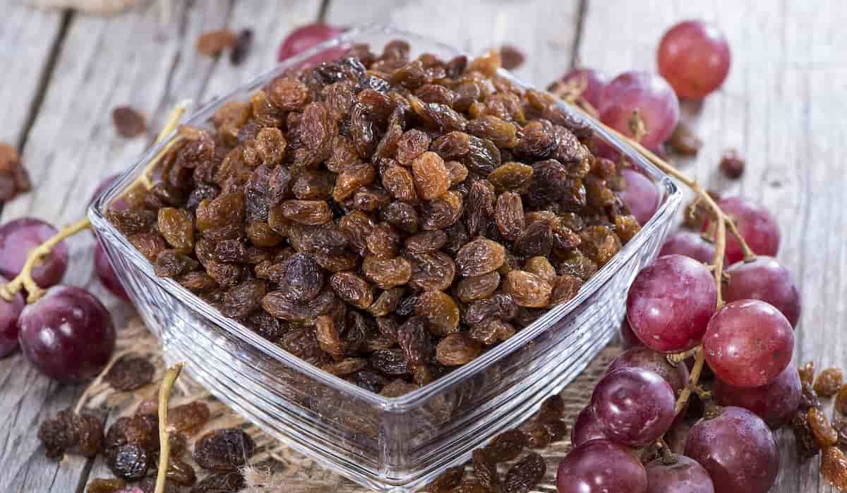 seedless raisins benefits for human health+ nutrition facts