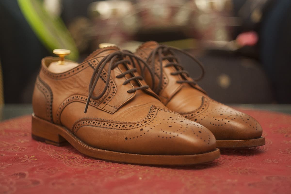 Making leather shoes waterproof demand with perfect material