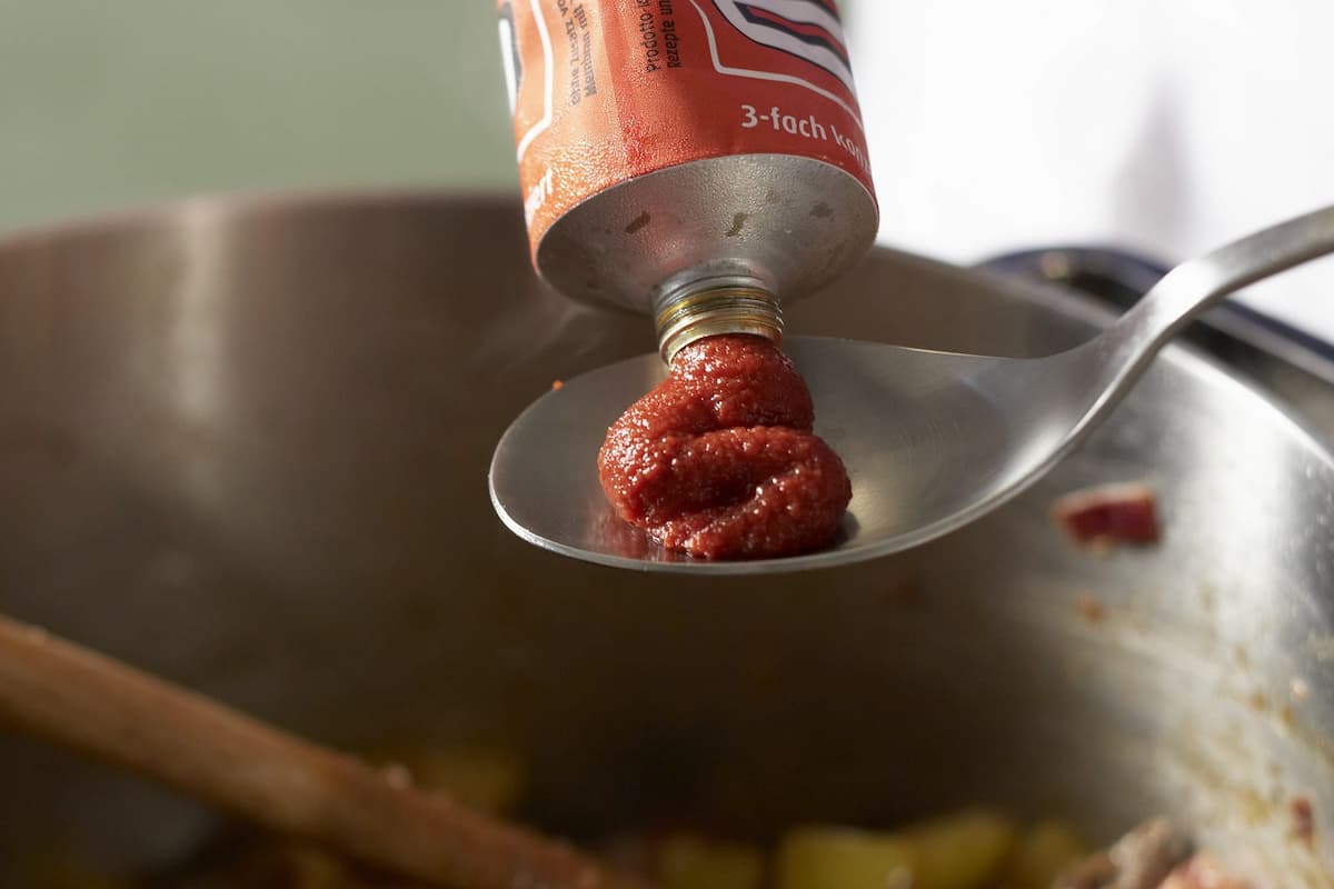 Tomato paste tube vs can pros and cons