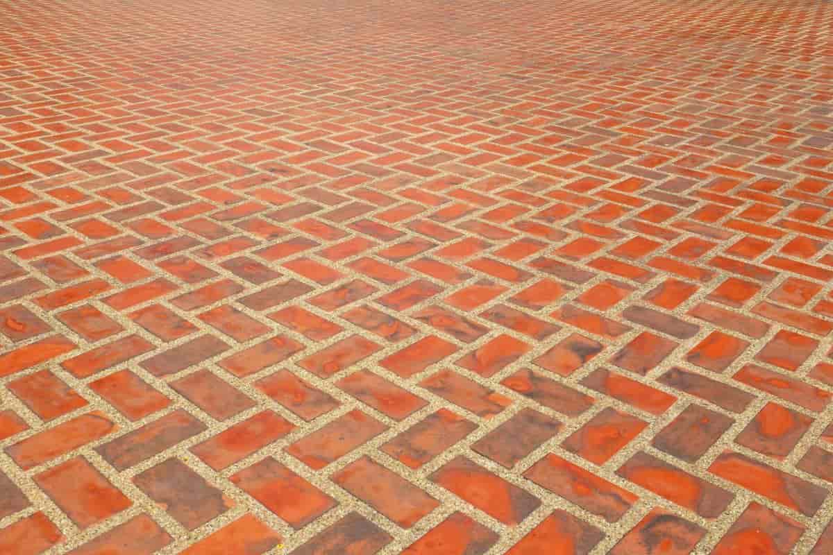 The purchase price of red brick floor tile + advantages and disadvantages