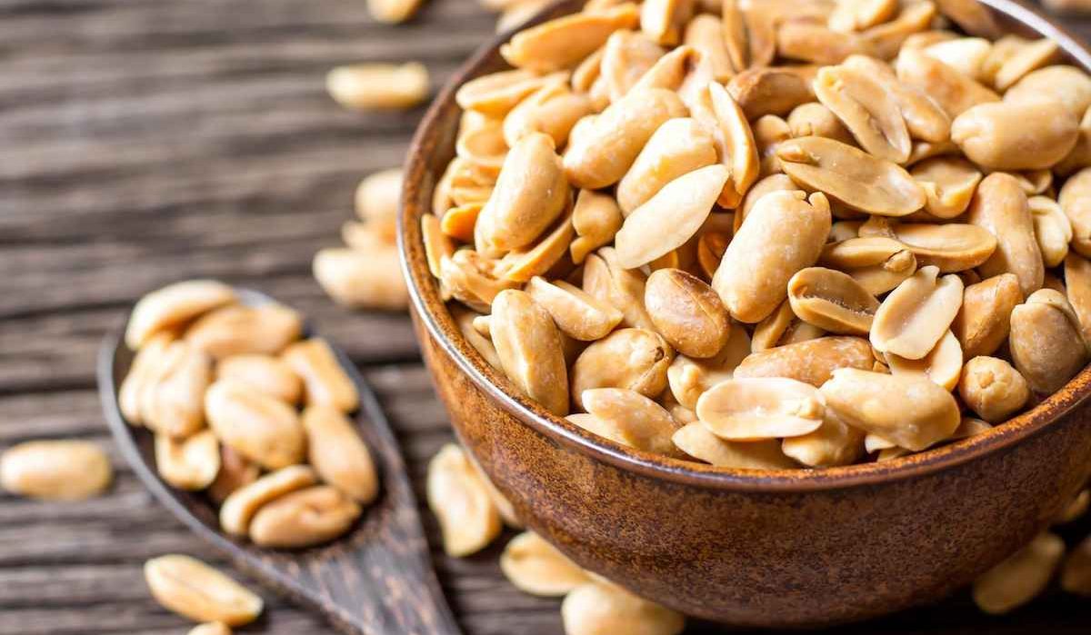 roasted peanuts benefits for hair are uncountable