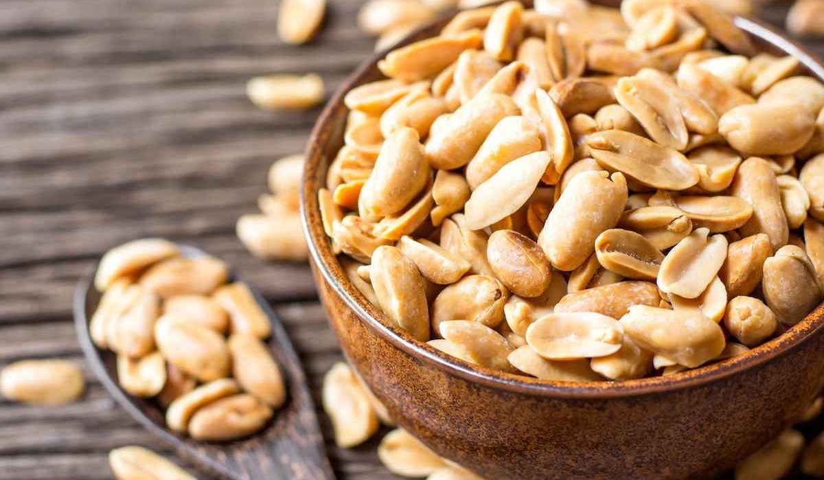 eating roasted peanuts benefits