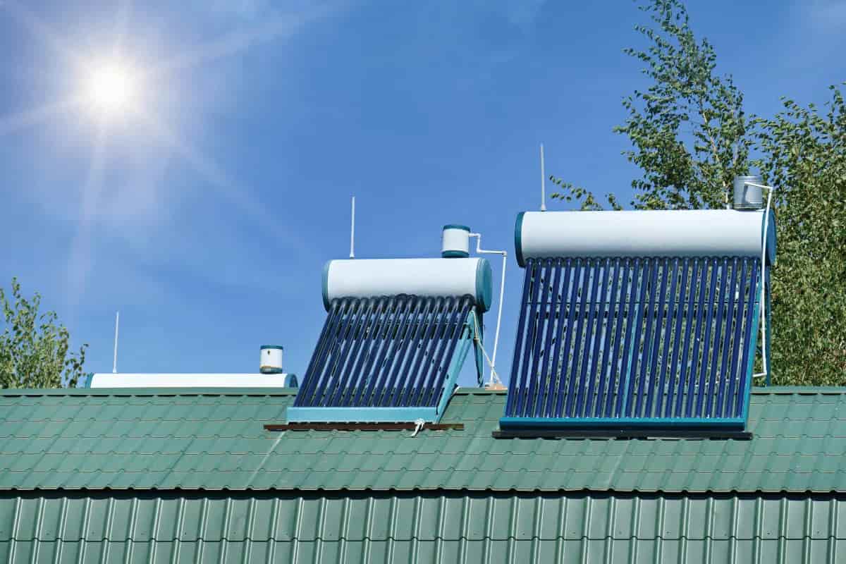 how solar water heater works on cloudy days
