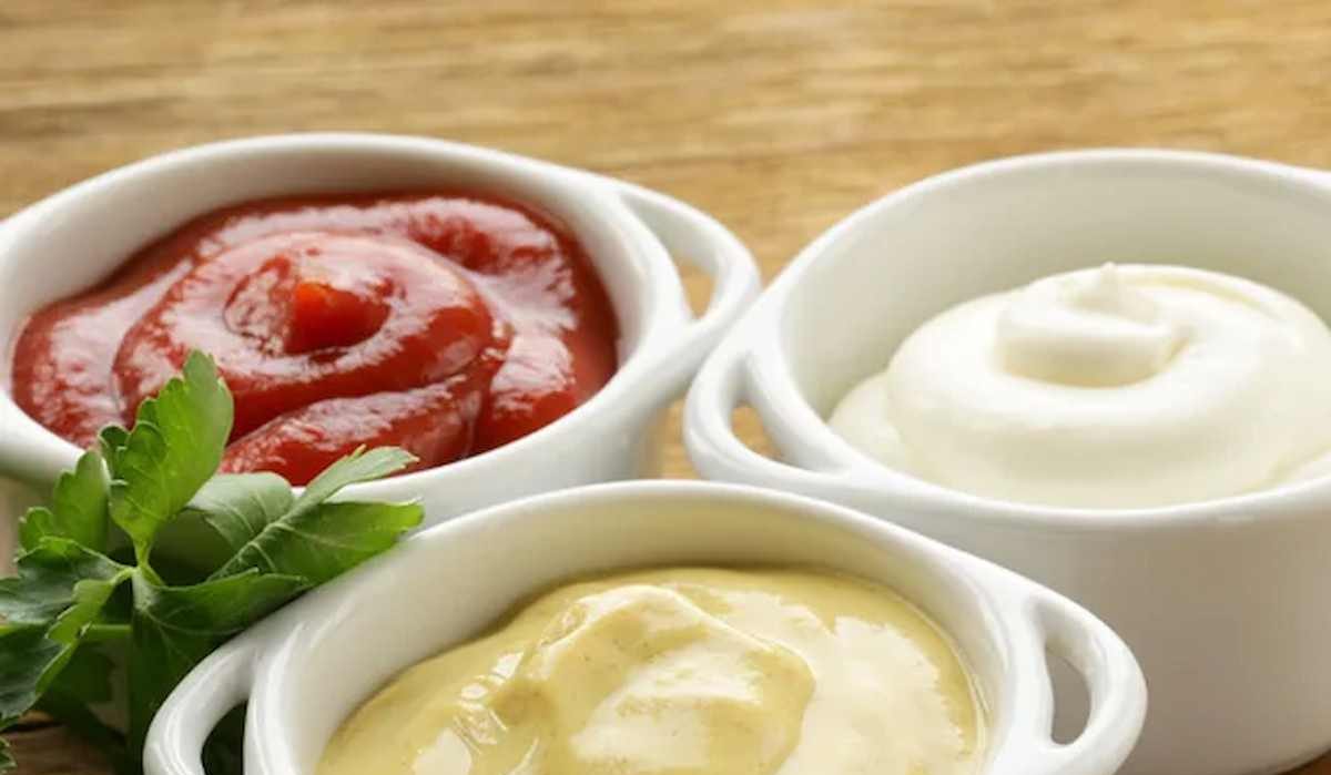 white sauce vs red sauce