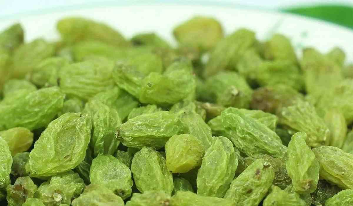 are green raisins fattening or thinning for males and female