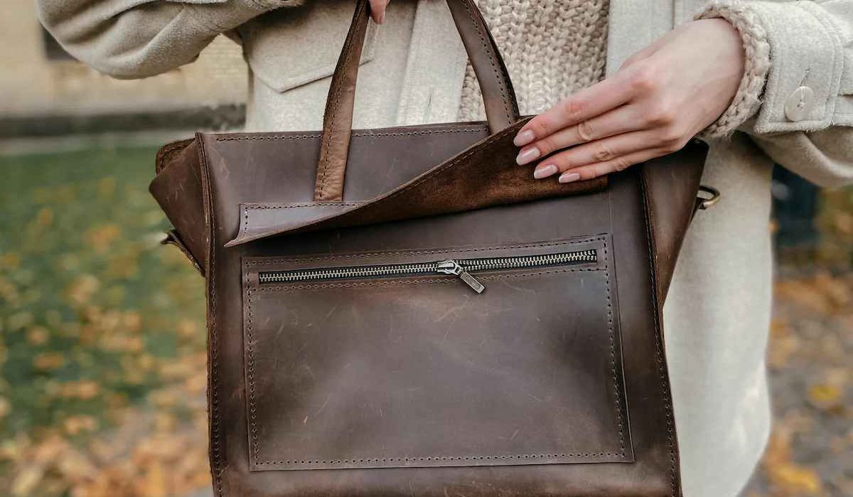 The Best Price for Buying Leather Tote Bag