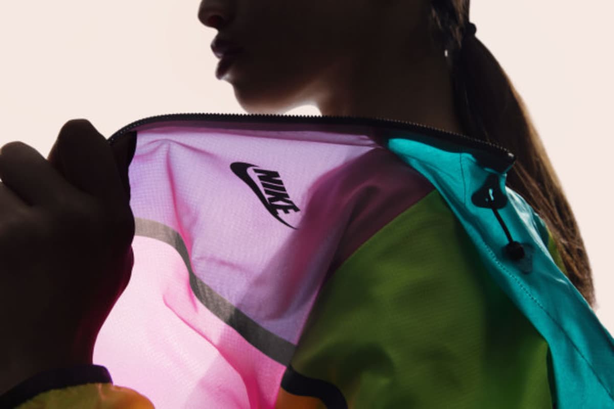 Buy the latest types of women Nike tracksuit set