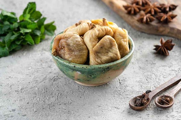Dried fig uses and benefits for human health and consumers