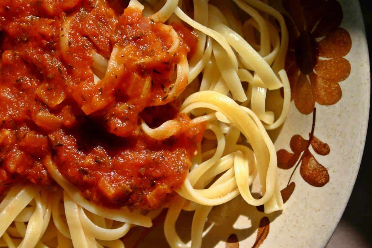 How to make tomato pasta sauce taste better