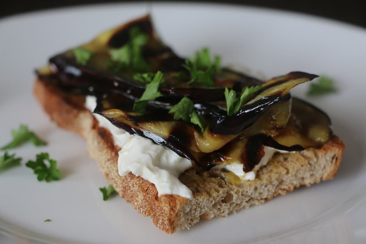 Grilled eggplant and zucchini sandwich