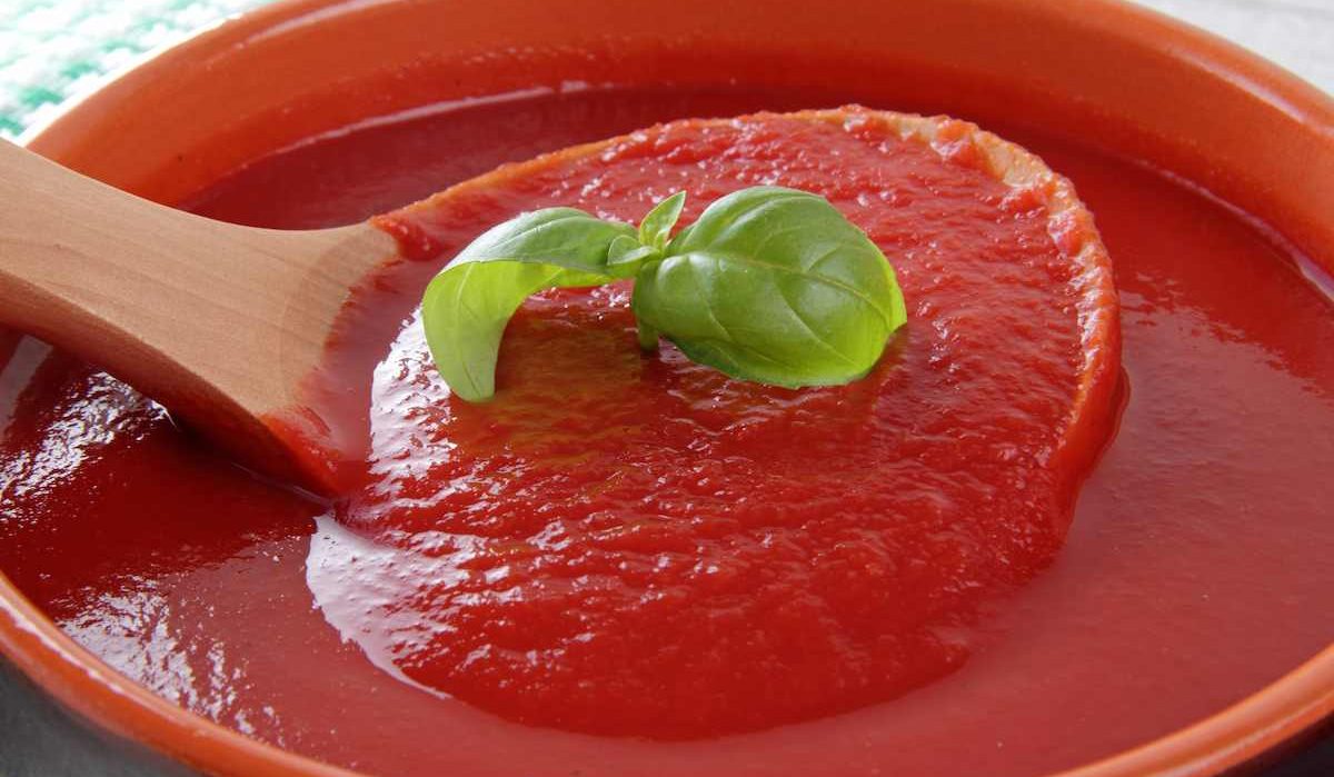 Salsa roja with tomato sauce