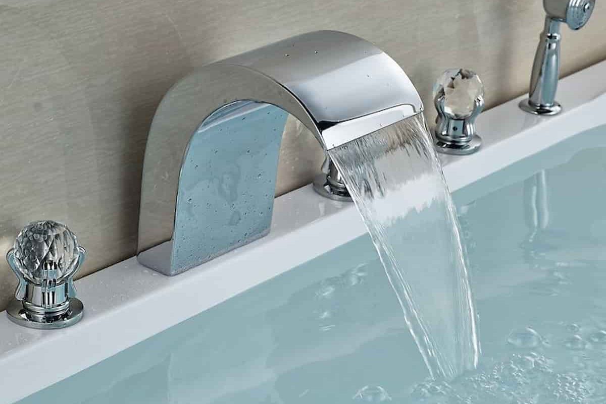 The Purchase Price of Bathtub Deck Mount Faucet in Tokyo, Seoul, Hong Kong and Moscow
