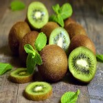 Kiwi Fruit 1 Kg; Green Yellow Colors 3 Minerals Potassium Phosphorus Calcium