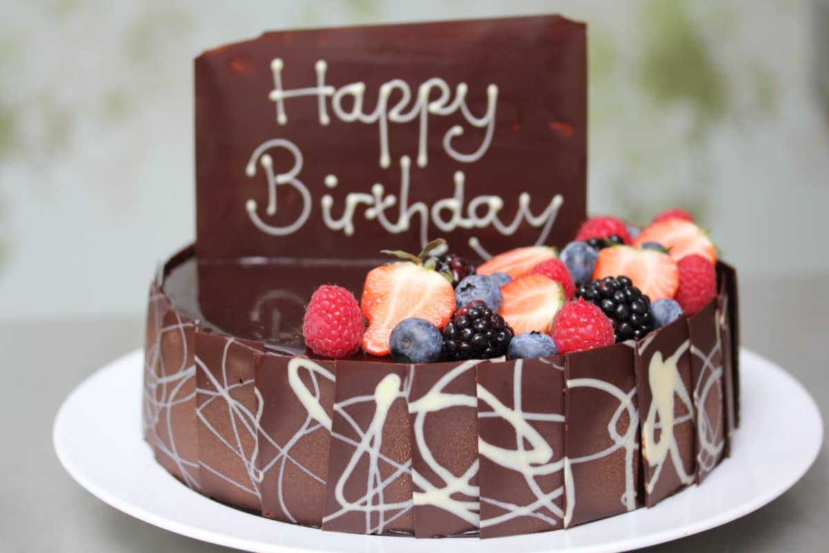 Modern rectangle cake | Rectangle cake, Square birthday cake, Cake  decorating