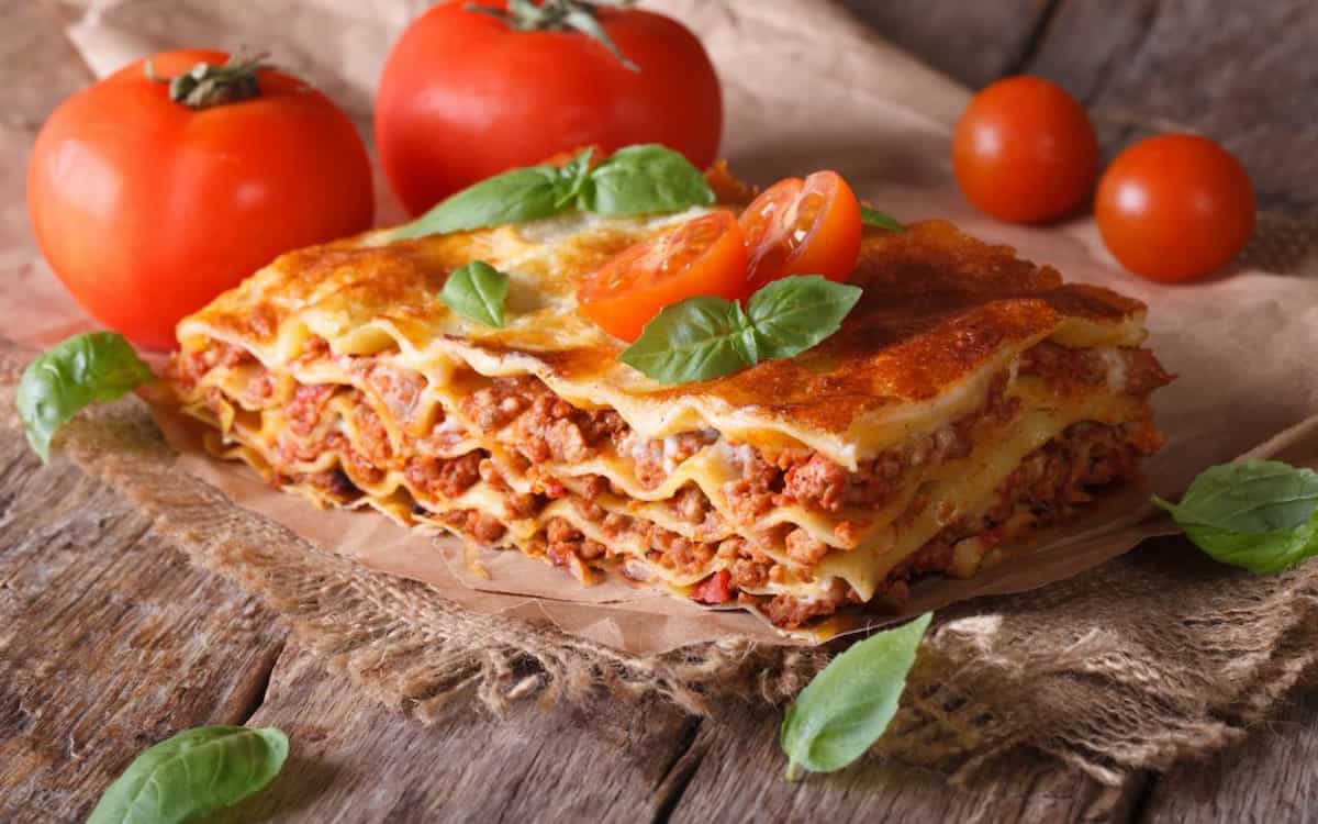 Lasagna in Pune; Wide Flat 1MM Thick Pasta 3 Forms Vegetable Cream Sauce Cheese