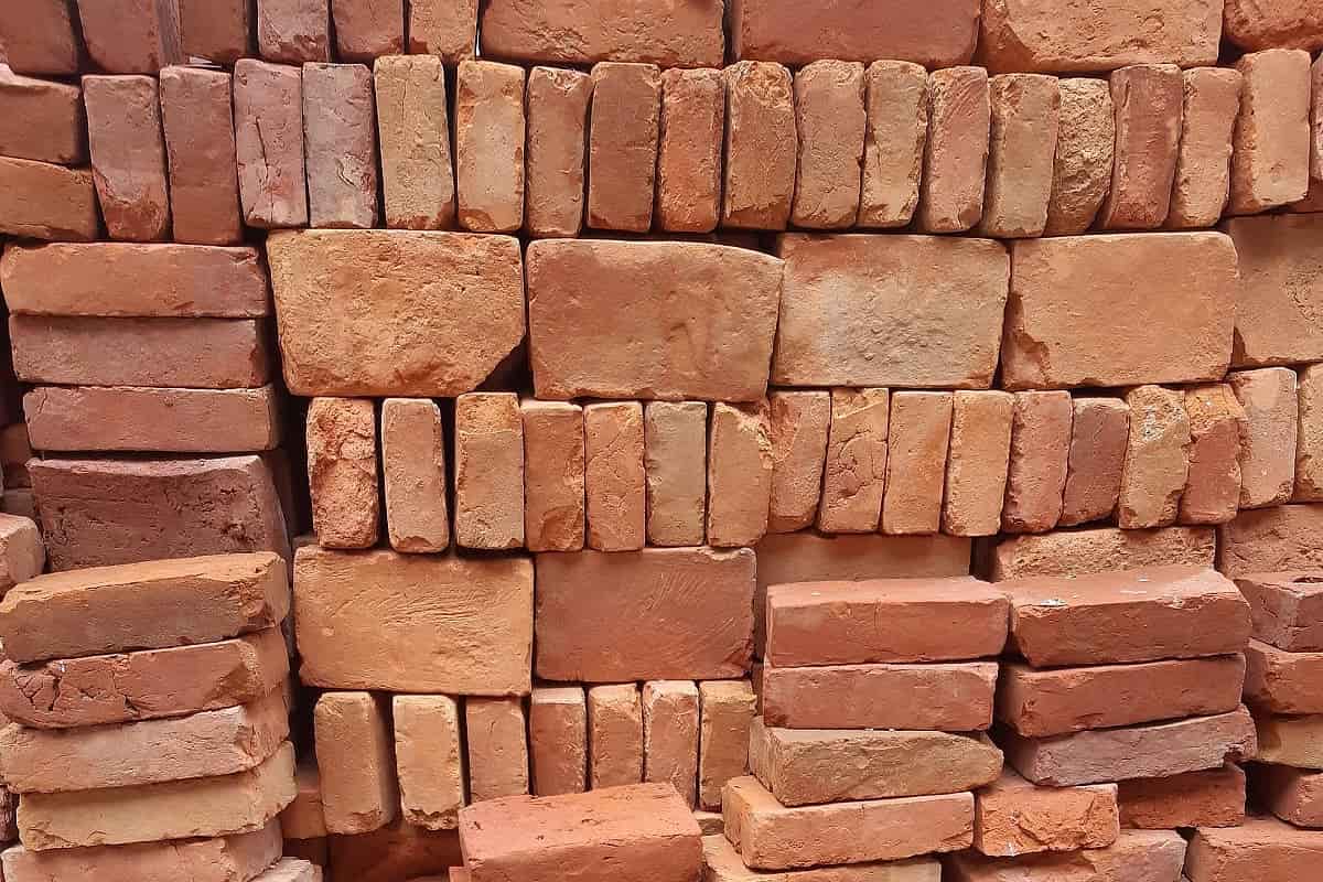 Refractory Bricks in India; Thermal Shock Wear Erosion Withstand 3 Color Yellowish Red Buff