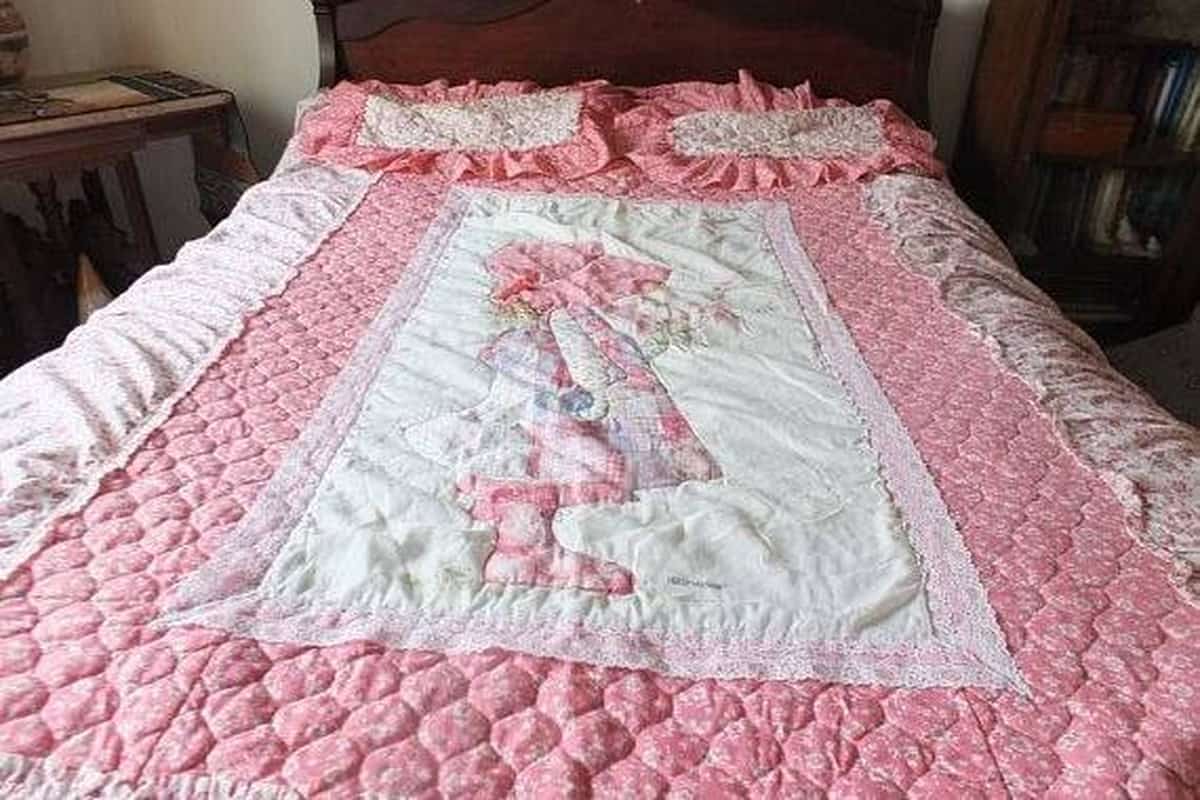 Holly Hobbie Bedspread; Comfortable 3 Material Satin Velvety Cotton Microfiber Fabric