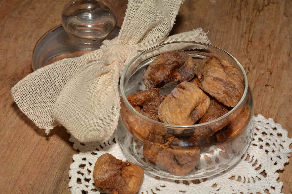 what to do with dried figs