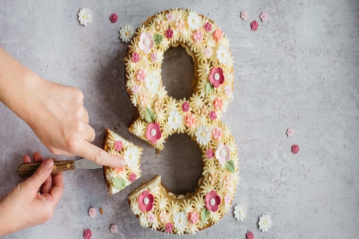 anniversary number cake