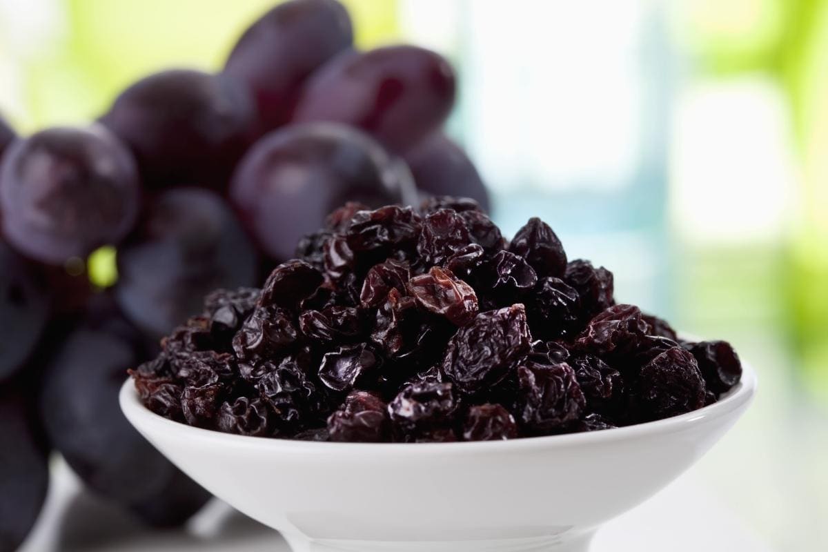 dry raisins
