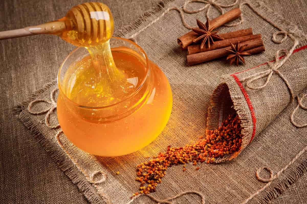 natural honey calories