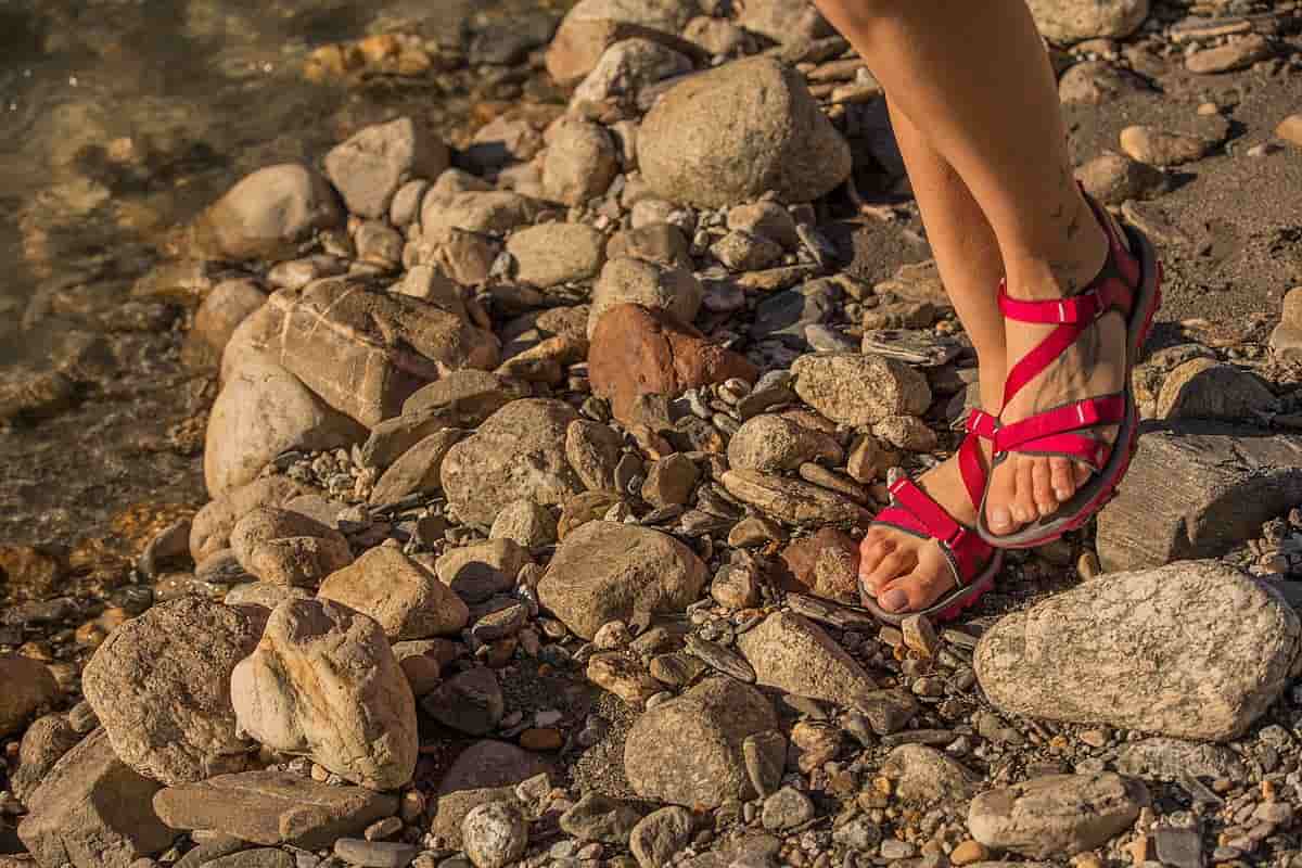 Decathlon Sports India - Our hiker-designers have developed these NH110  sandals for your occasional walks on off-road trails in hot and dry  weather.. Our motivation? To offer you comfortable sandals with good