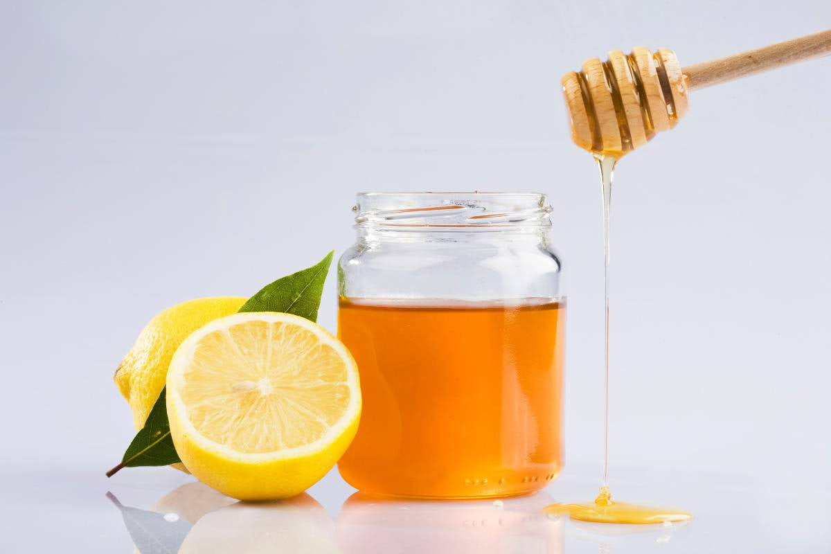 Raw Honey; Medicine Cosmetic Skin Hair Care Industry Fields Uses - Arad  Branding