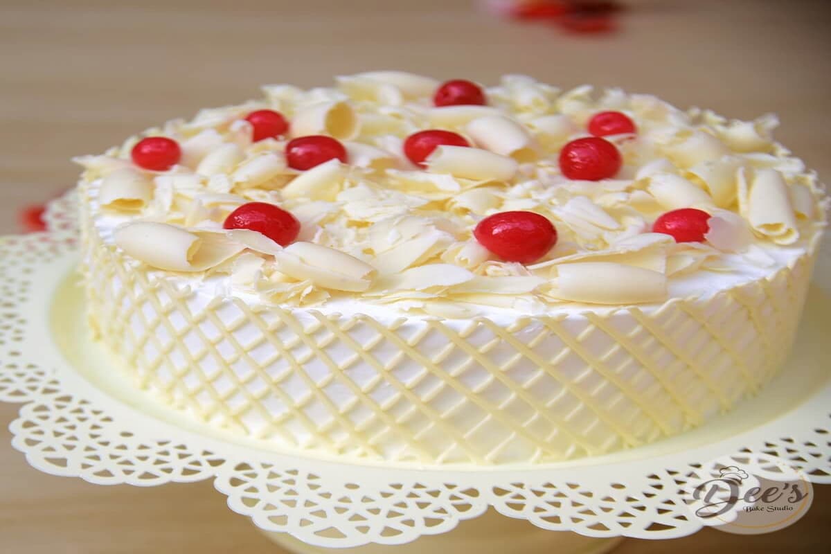 white cake design