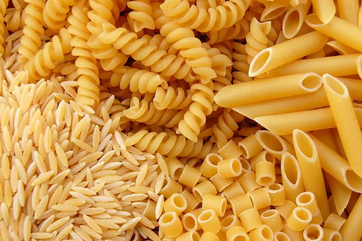 elbow macaroni with ridges