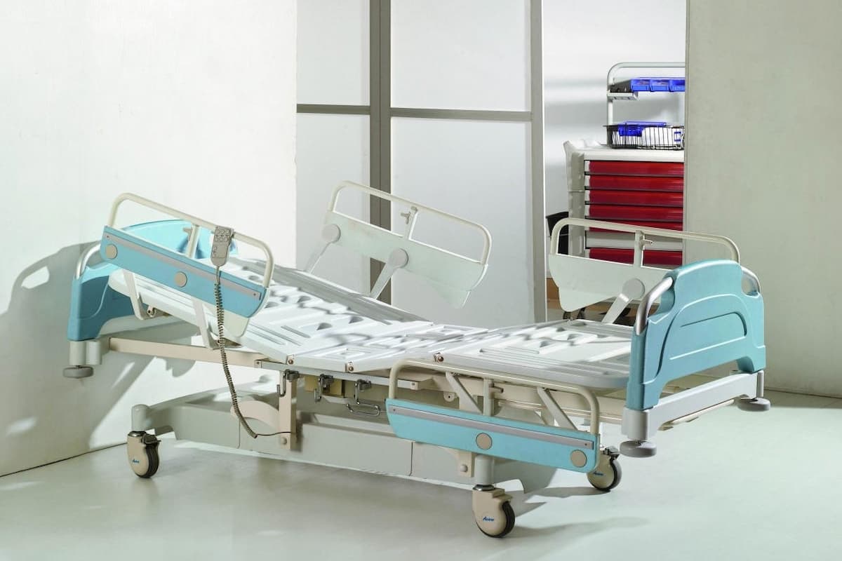 standard hospital bed spacing