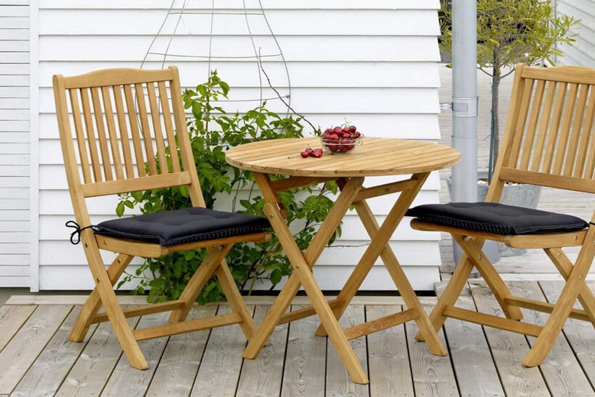 folding wooden chairs outdoor