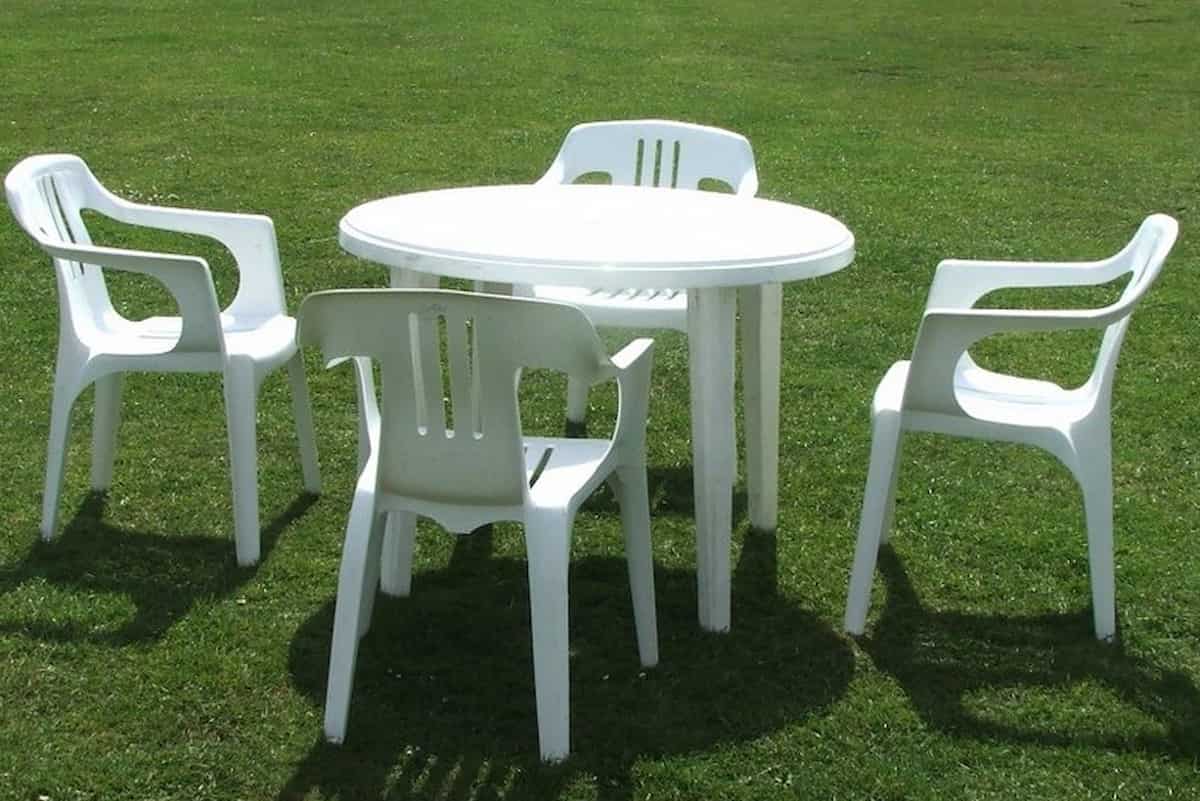 plastic garden chairs