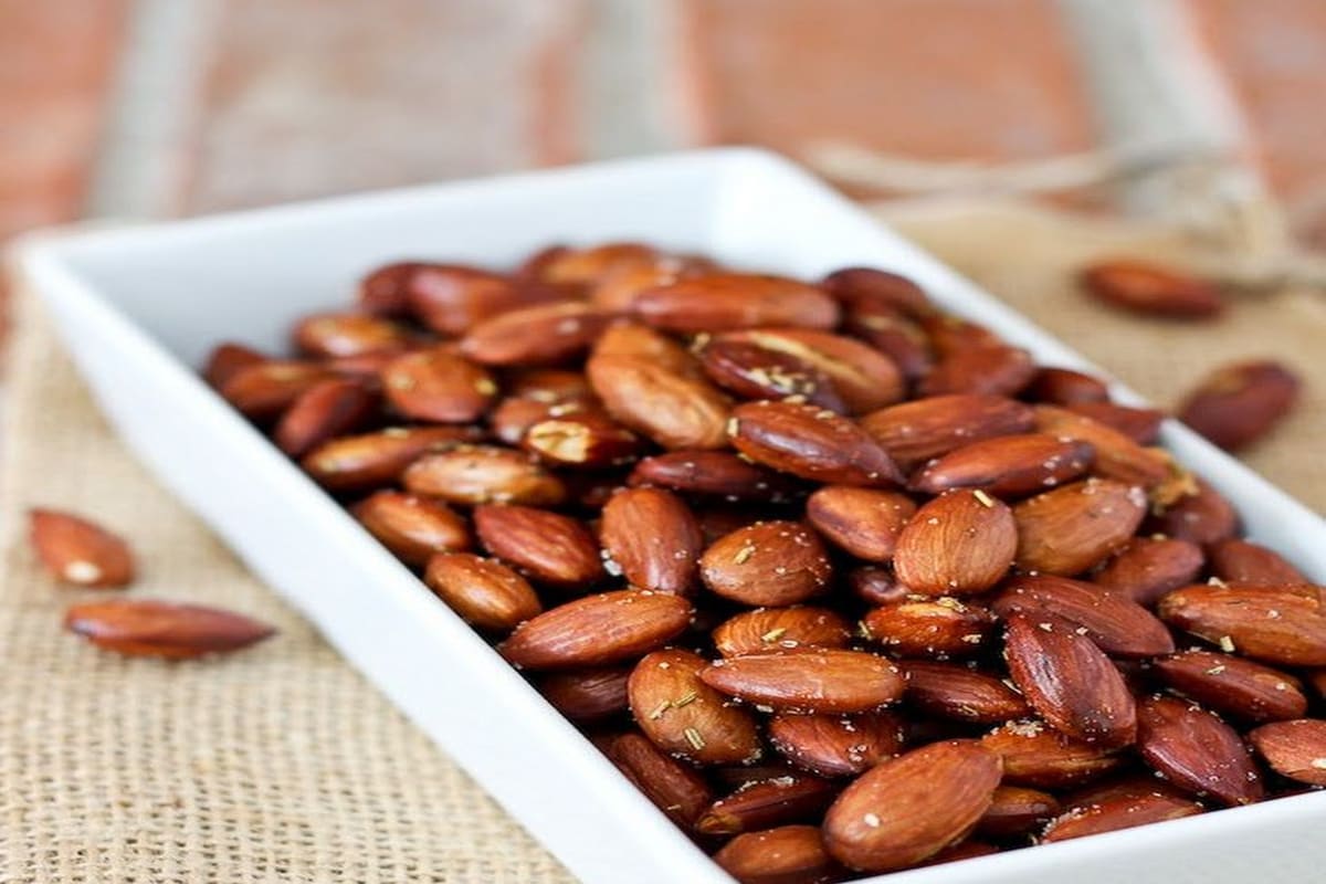 roasted almonds calories