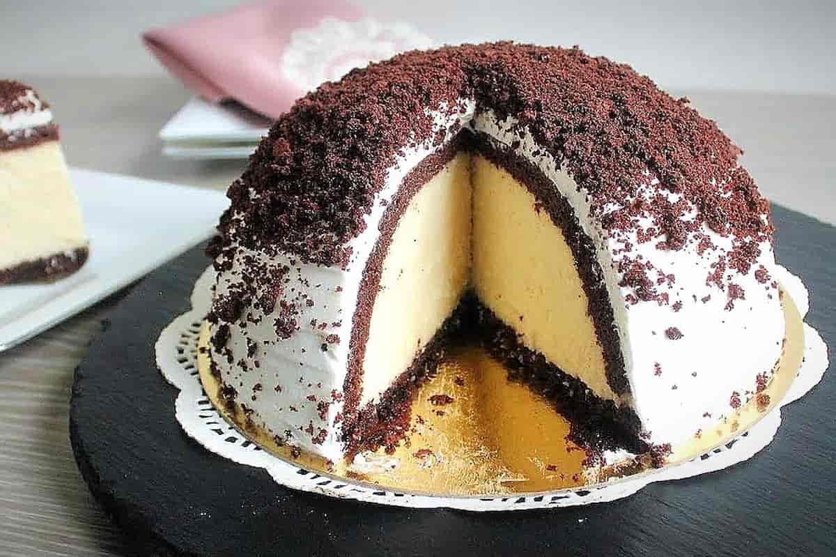 chocolate bomb cake 
