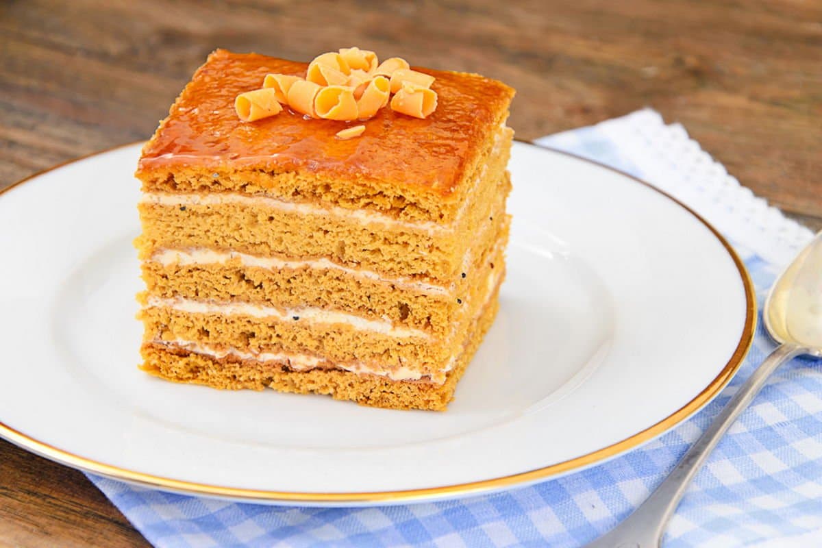 Russian Honey Cake Medovik (8 Layer Cake)