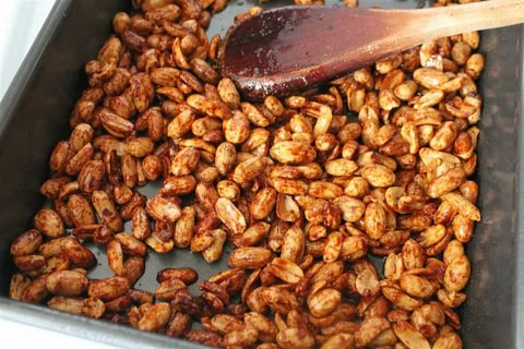 roasted peanuts calories