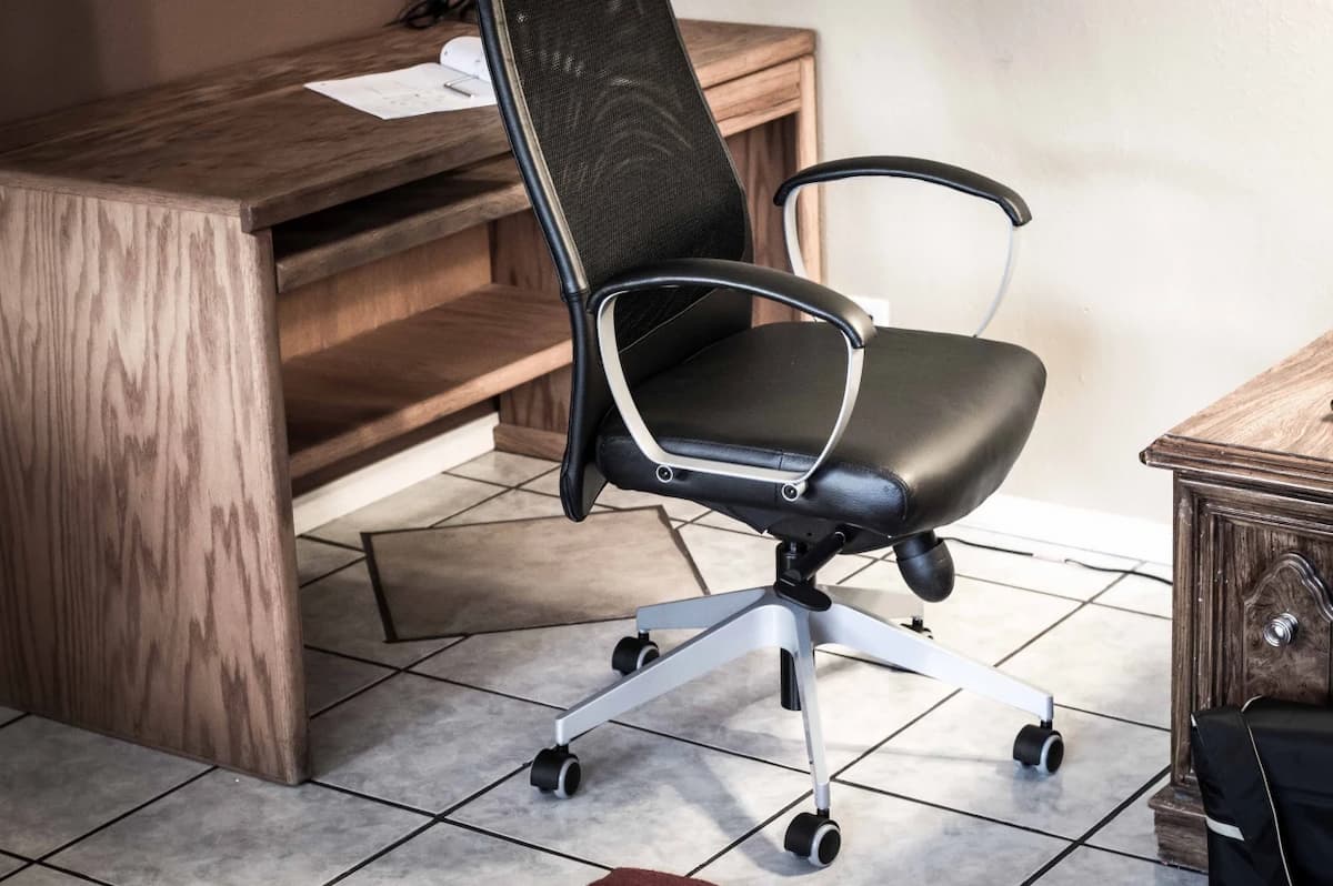 black color boss chair