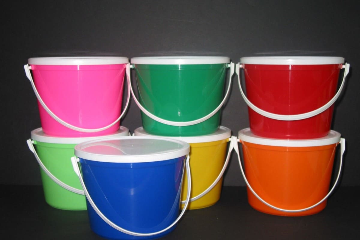 plastic bucket with lid