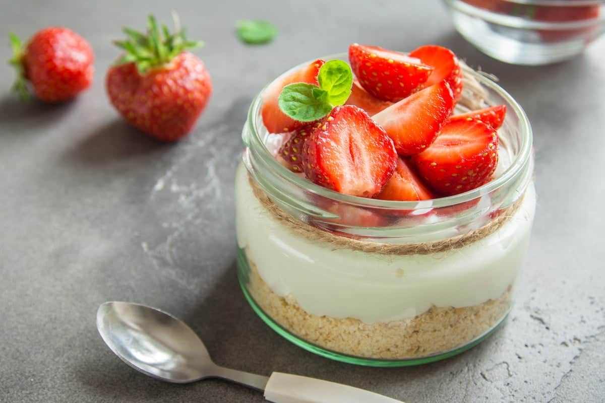 strawberry jar cake