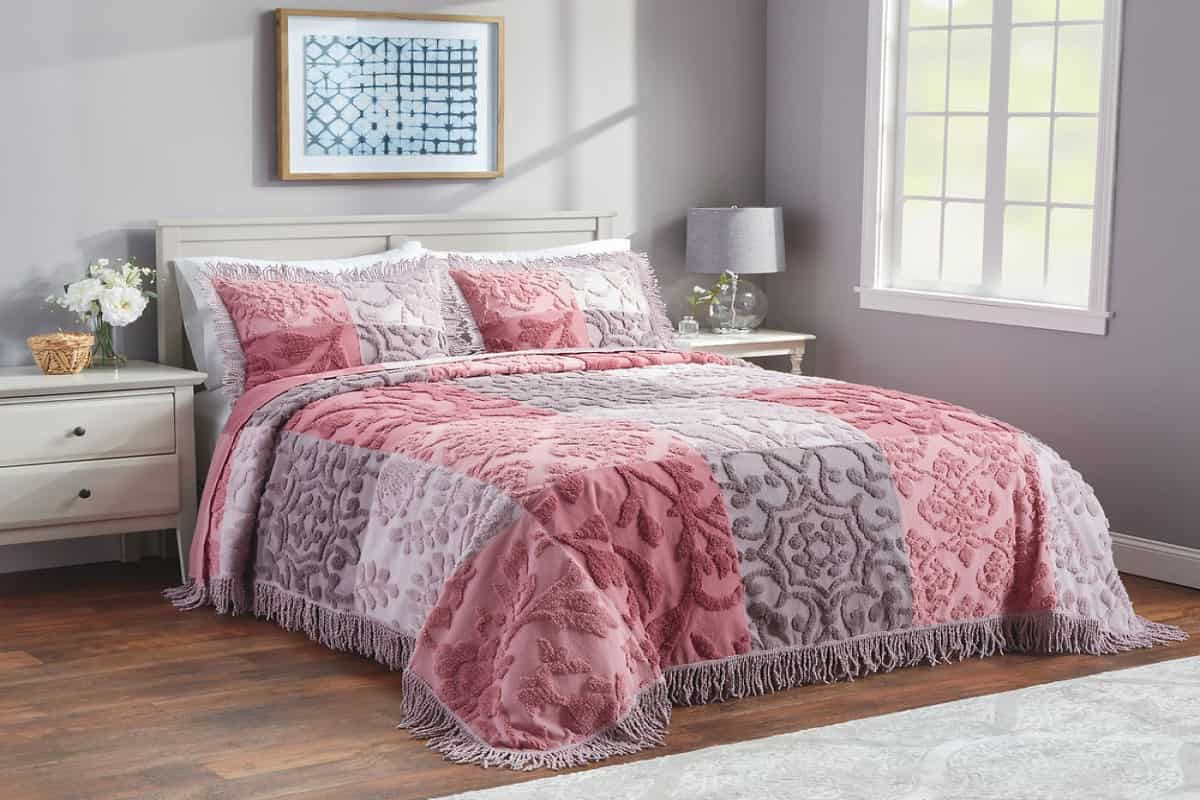 pink bedspread