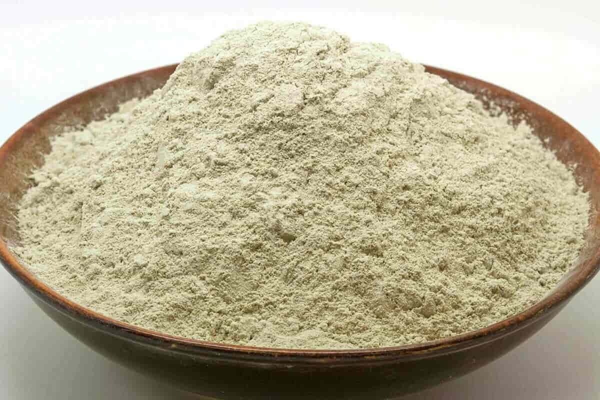 white kaolin clay powder