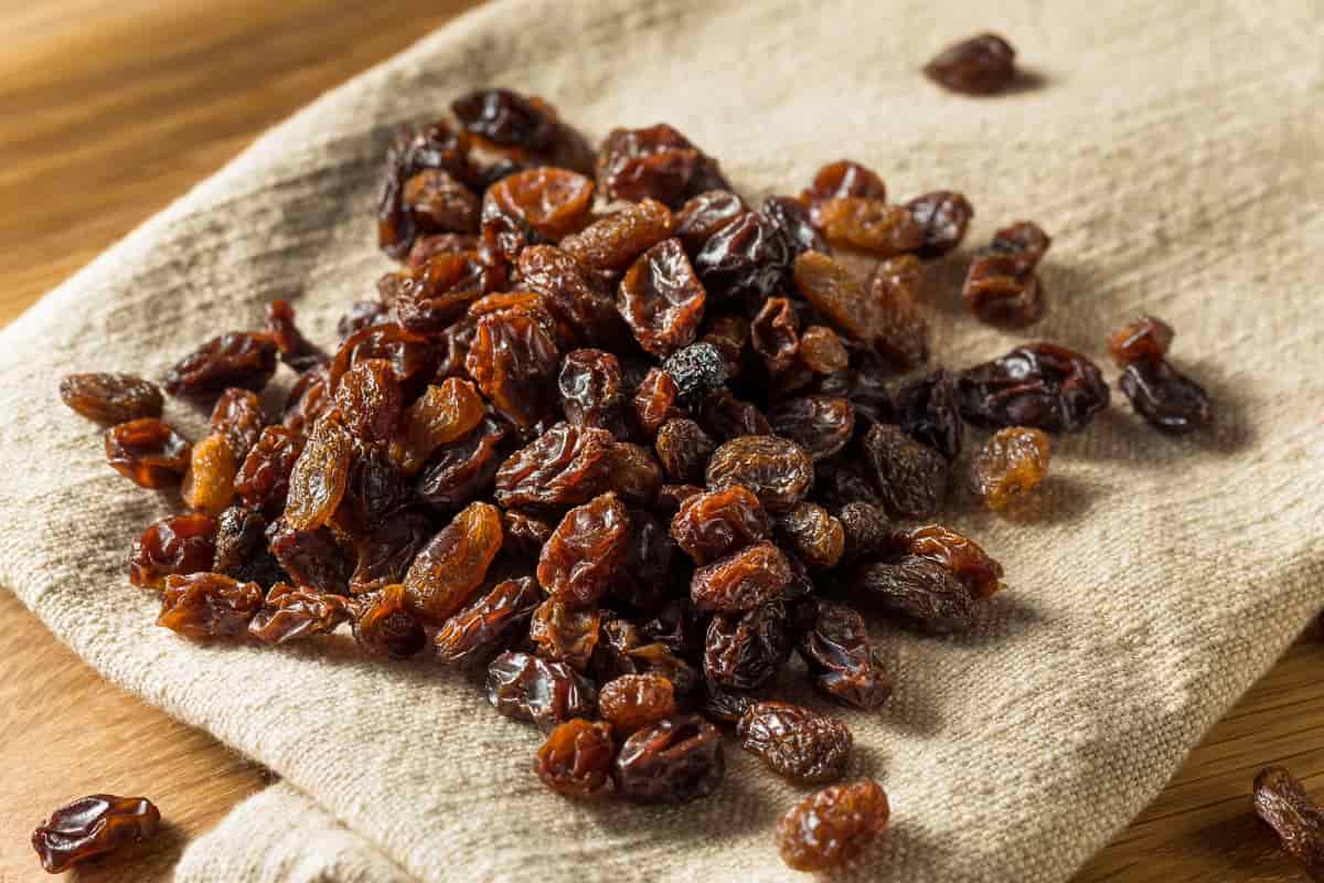 brown raisins vs black raisins