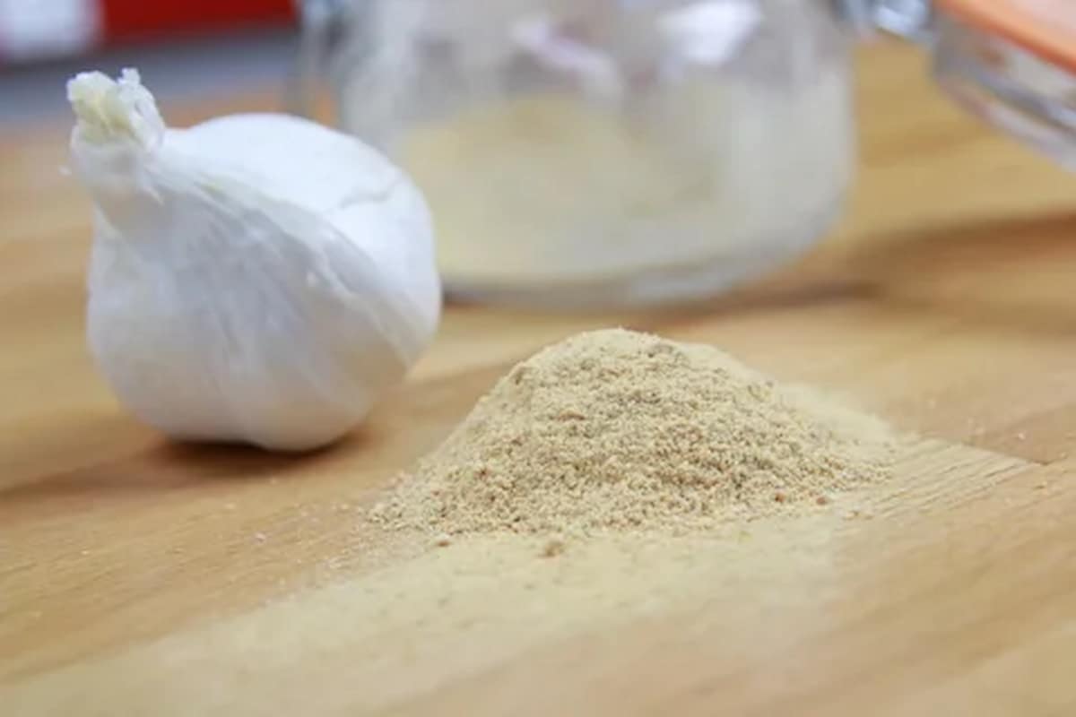 egg white garlic powder